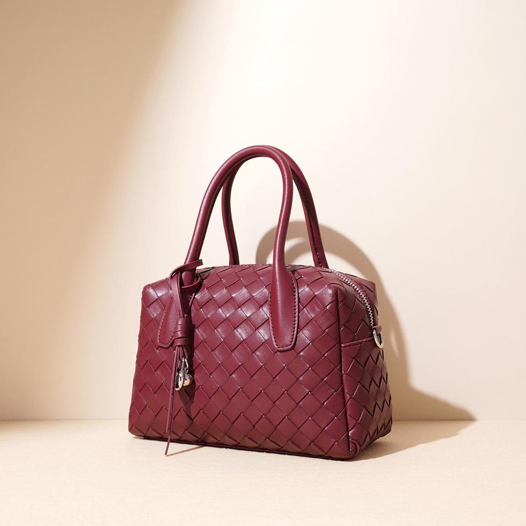 2025 Women's Genuine Leather Diamond Lattice Shoulder Bag - Fashionable and Versatile