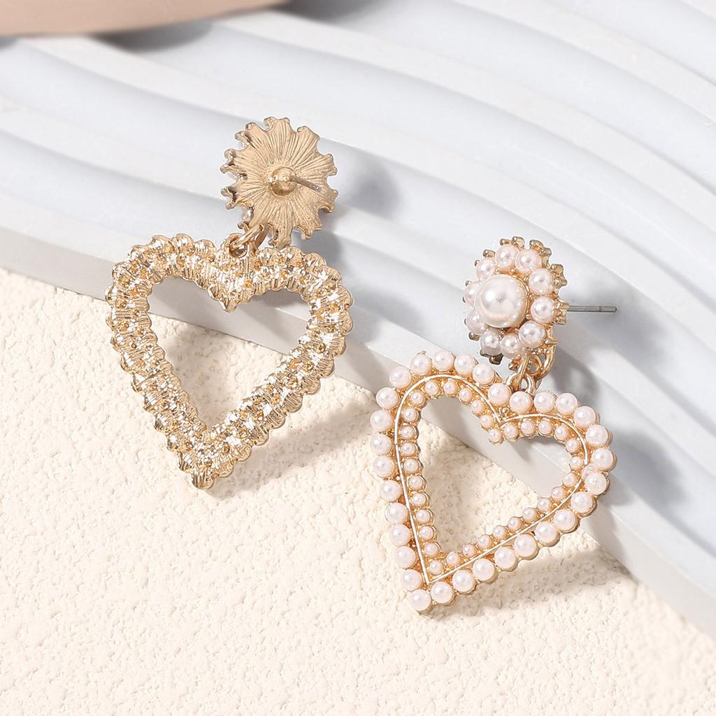 Korean Version of Simple Temperament, Imitation Pearl Hollow Love, Daily Versatile Commuter Earrings, Lady Gentle Women's Style