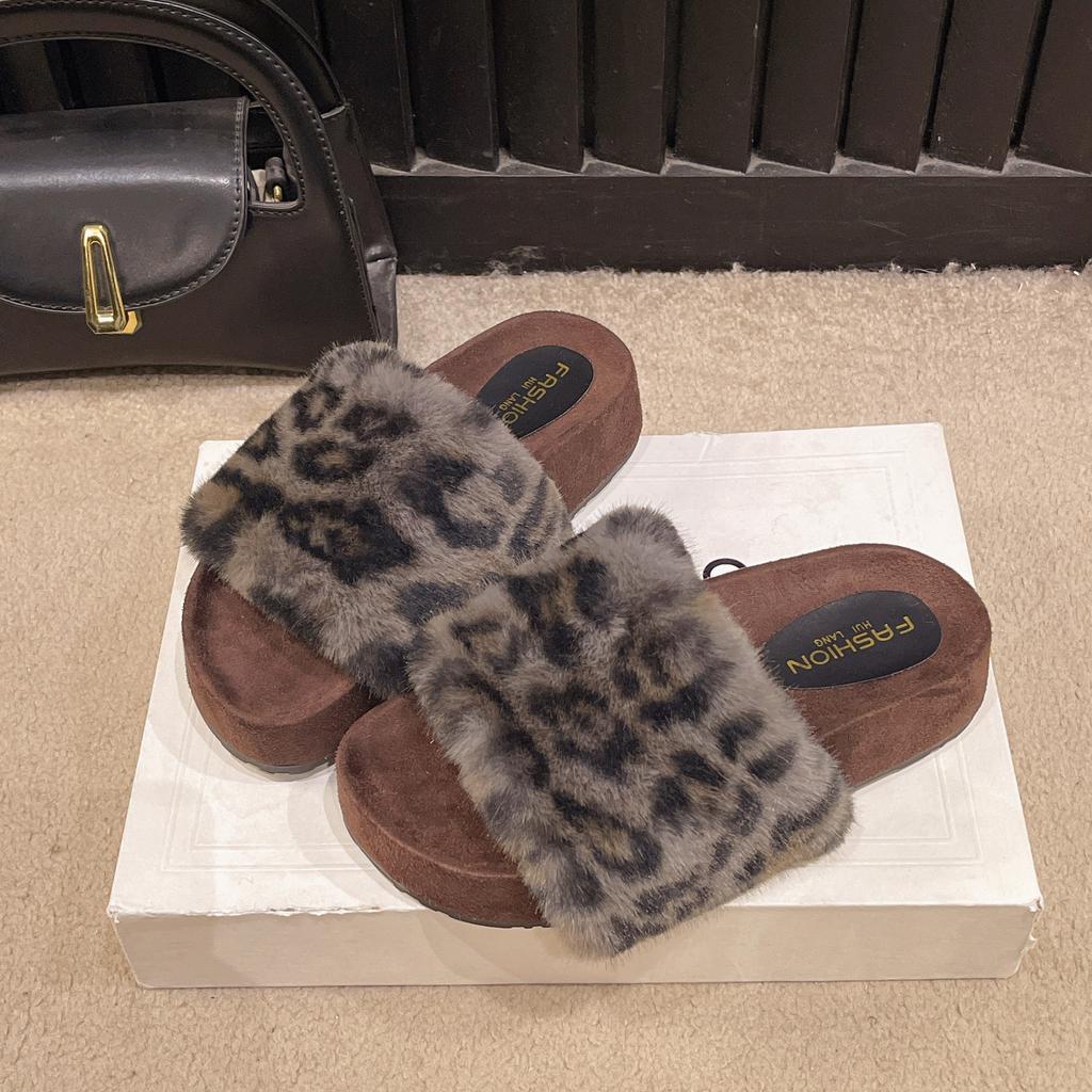 Pohádkové pantofle s leopardím potiskem, dámské venkovní nošení 2025 podzimní nové plyšové do klimatizované místnosti, líný jednoslovný bavlněný mop