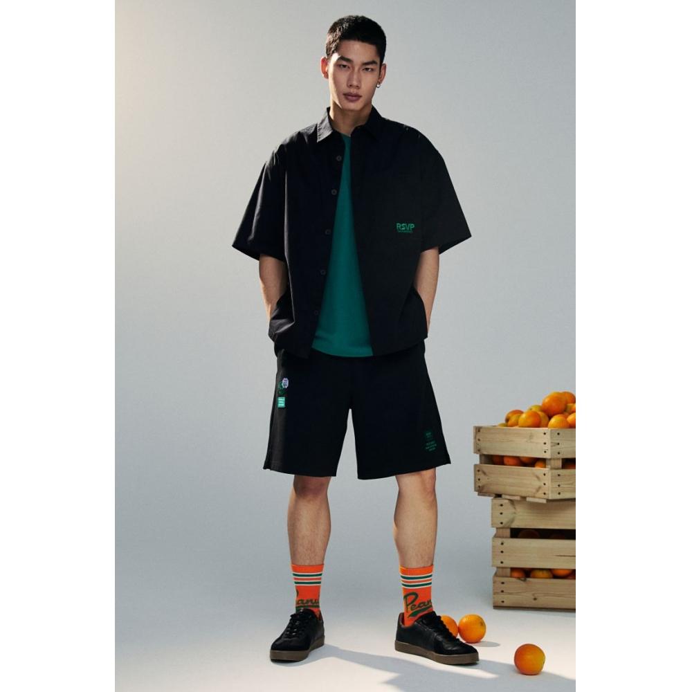 

Рубашка свободного кроя с коротким рукавом HM, черная. RSVP