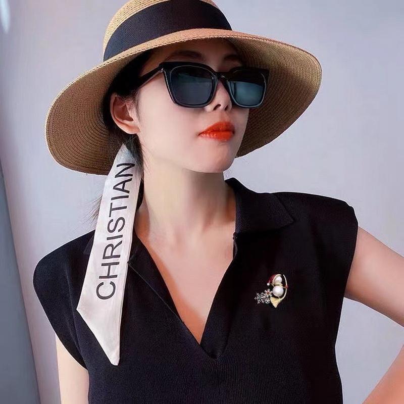 Lovely Imitation Pearls Snowman Hats Brooch Pins for Women Exquisite Zircon Snowflakes Brooch Christmas New Year Gift Jewelry