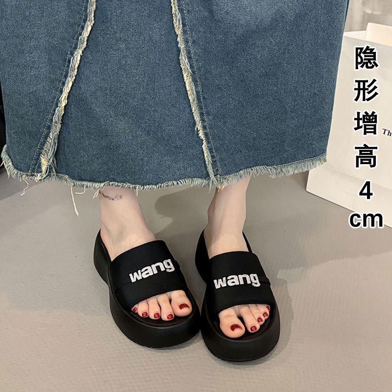 Muffin thick-soled heeled slippers for women's summer wear 2025 new models with skirts, beach small one-word cool slippers