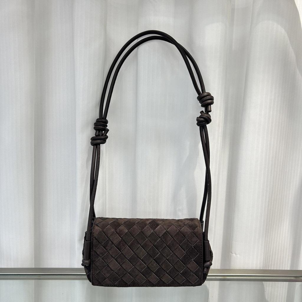 Sac bandoulière carré rétro en cuir de vachette dépoli avec bandoulière réglable