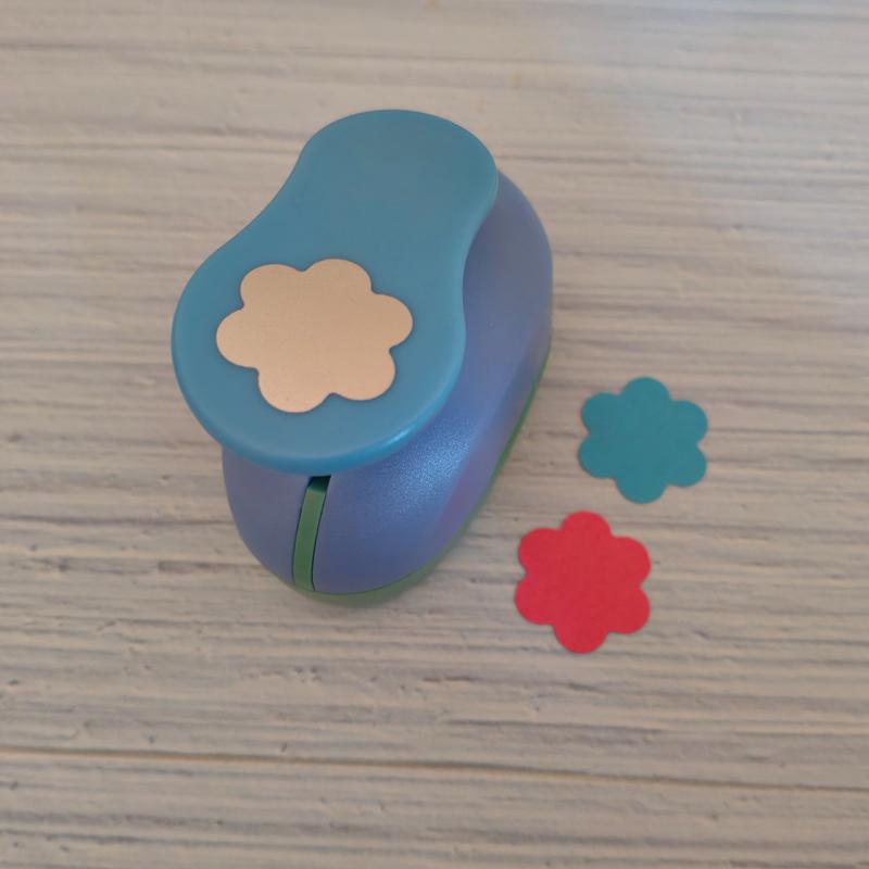 

1,8 см - 2,5 см Flower Furador Diy Paper Cut Eva Foam Maker дырокол Скрапбукинг экономия труда для детей дырокол своими руками plum blossom разноцветный