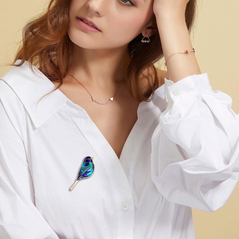 Chic Crystal Embellished Bird Brooch Secure Locking Mechanism Lightweight 6g Design Elegant Accessory For Everyday Elegance