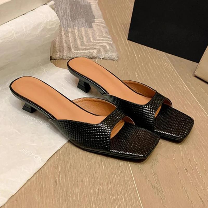 Dámské pantofle Módní šaty Boty na podpatku Značkové dámské sandály 2025 Letní lodičky Plážové žabky Luxusní Sandalias De Mujer
