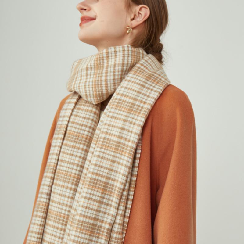 We’Dee Simple Wendy Check Muffler