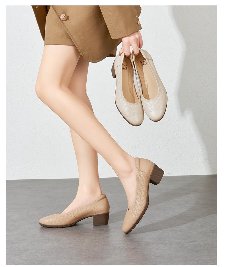 [Same as in the mall] 26 year spring/summer new embossed top layer cowhide versatile shallow mouth fashionable women's single shoes
