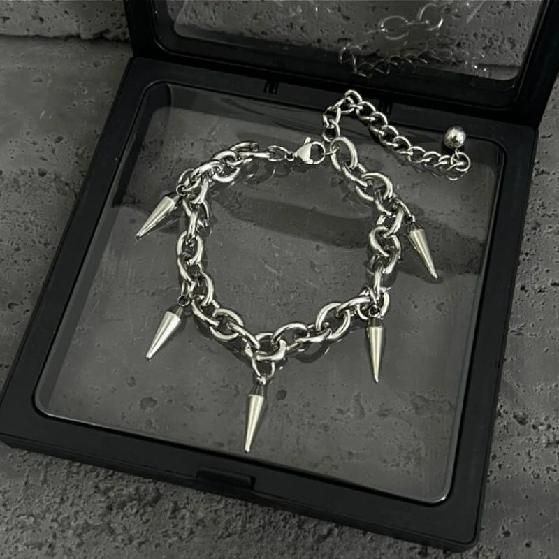New Fashion Hip Hop Rivet Bracelet for Man Woman Titanium Steel Cone Pendant Bracelets Jewelry Punk Unisex Cool Accessories