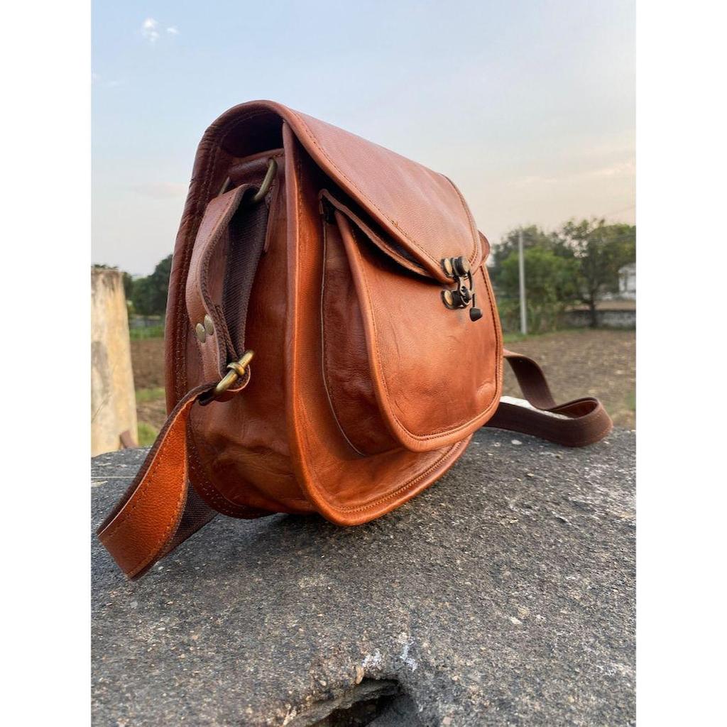 Handmade Leather Crossbody Saddle Bag: Personalized Shoulder Purse