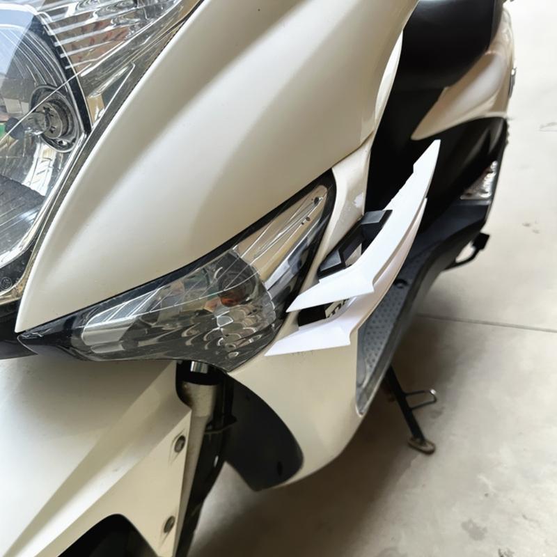 2 Pieces Motorcycle Front Side Spoiler Aerodynamic Claw Winglets Suitable for Electric Scooters Stylish Stable Commuting