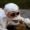 Scary Crawling Mummy Figurine With LED Red Eyes Halloween Indoor Home Decor Creepy Animated Zombie Prop Holiday Party Ornament