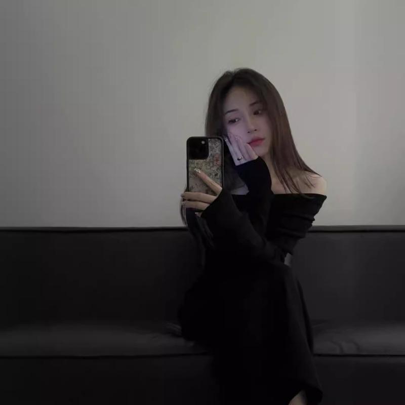 One-word shoulder temperament long-sleeved knitted dress women's autumn new slim-fitting and thin high-end dress long dress