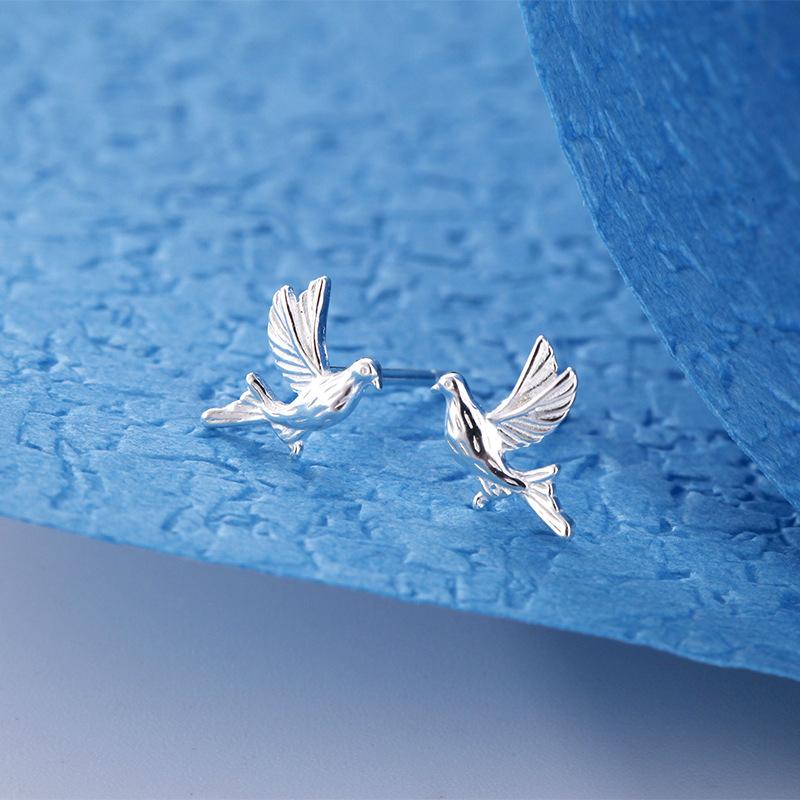 Ear Retro Literary Temperament Earbone Nails Flying Bird Niche Small Bird Ear Jewelry