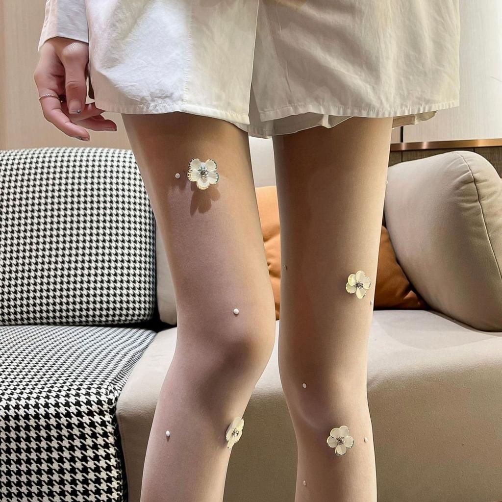 Mliečne biele pančuchové nohavice pre ženy kvetinový vzor pančuchy proti zatrhávaniu s kamienkami