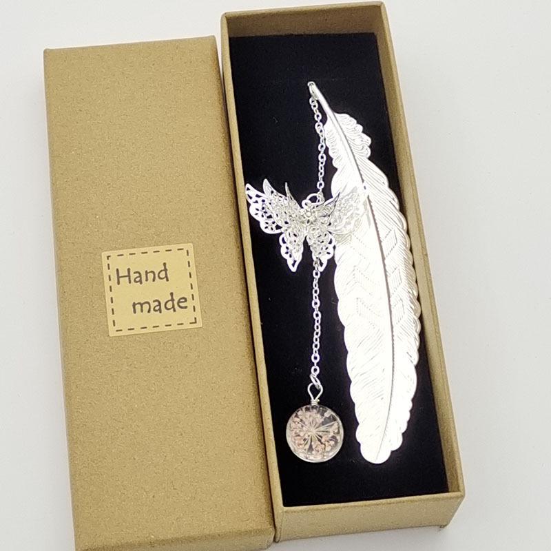 Popular Chinese Metal Feather Bookmark with Dried Flower and Butterfly Design - Perfect Teacher's Day Gift