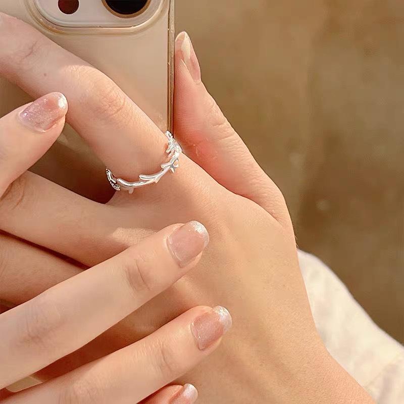 Fargeblokk Kattesøye Stjerne Ring: Trendy dame åpen statement-ring
