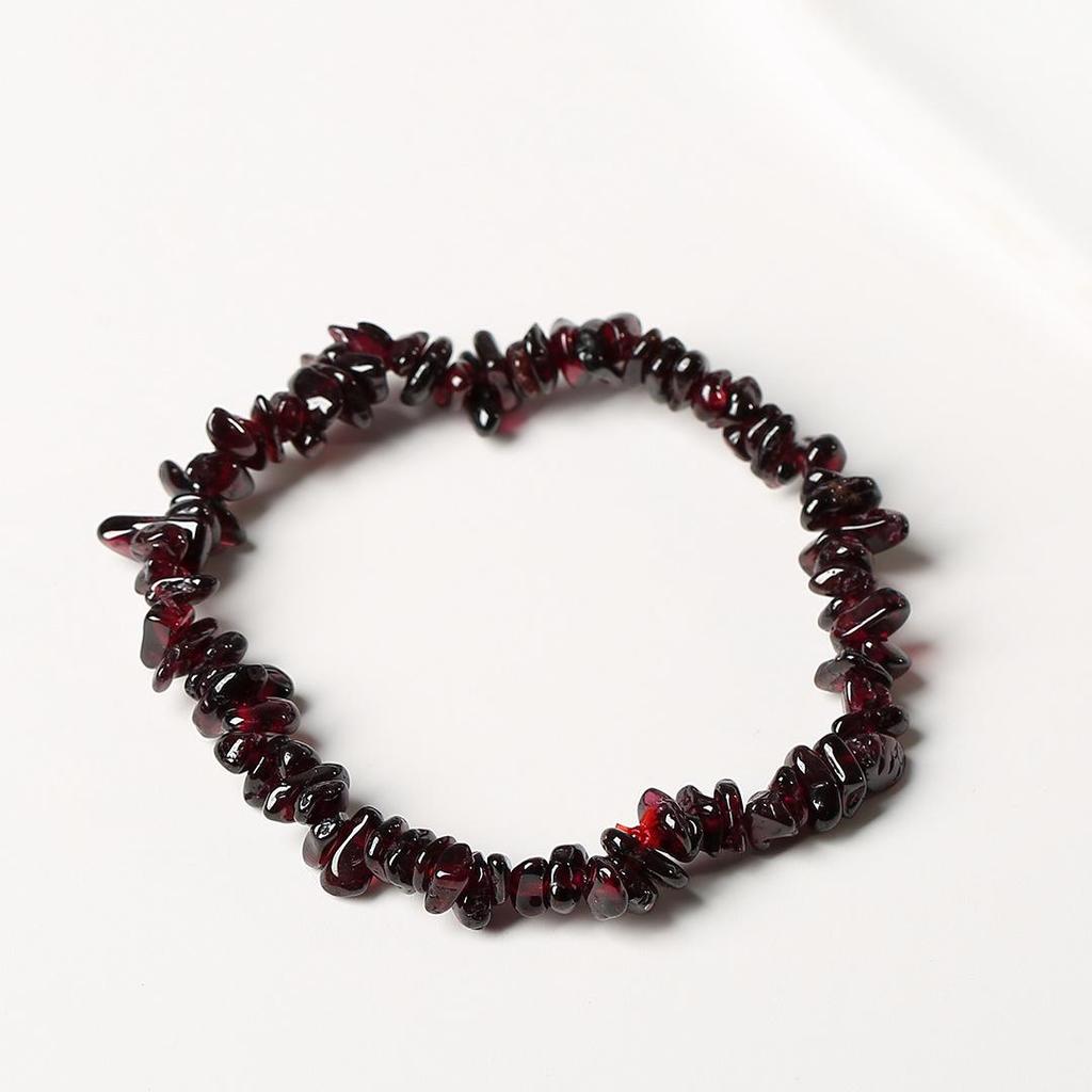 Elastisches Armband mit natürlichem Citrin-Chip: Unregelmäßige Rohsteinperlen in einem frischen, vielseitigen Stil