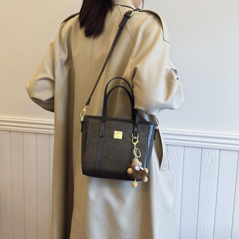 2025 autumn and winter new fashion trend exquisite small square bag bucket bag single shoulder oblique span women's bag