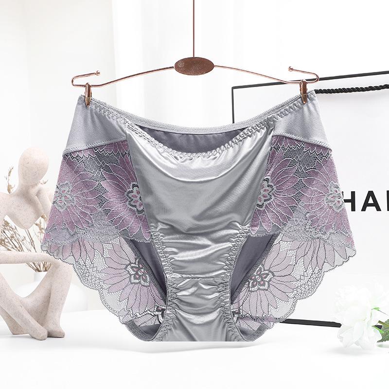 Mid-Rise Lace Hip-Lifting Panties - Comfortable, Sexy Triangle Design with Pure Cotton Crotch