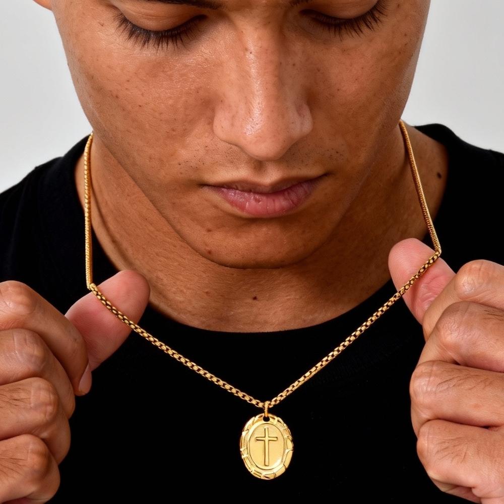 Goldfarbene Kreuzhalsketten für Herren, Edelstahl Ovales Kreuz Anhänger Halskette, Neuer Punk Religiöser Glaube Halsband Geschenke