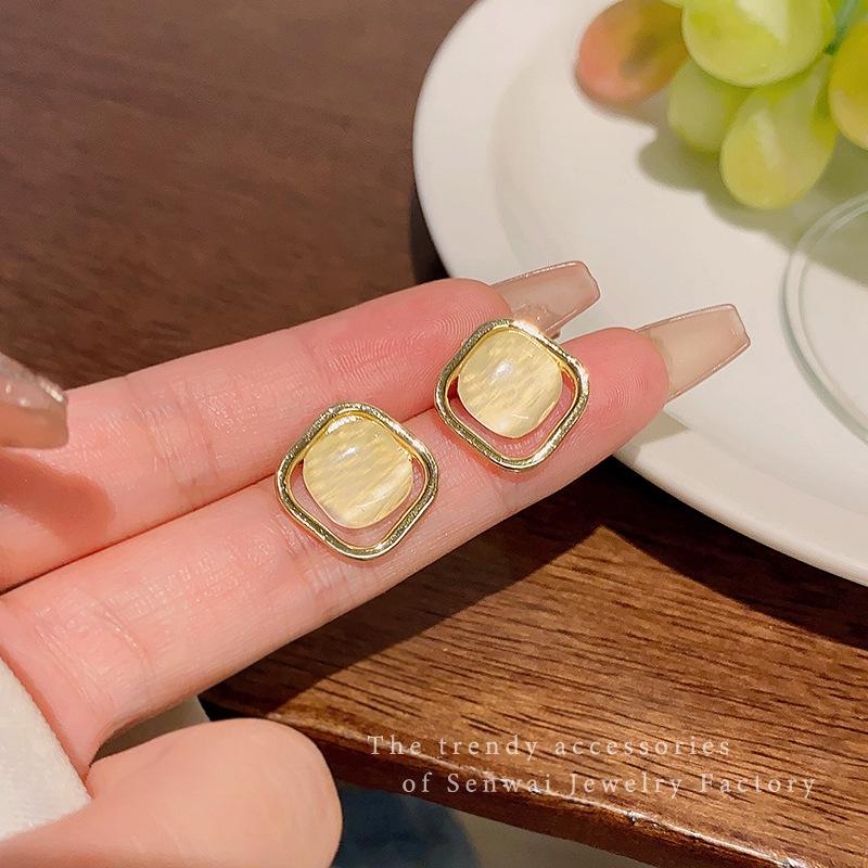 Silver needle same gold earrings women's light luxury high-end temperament pearl stud earrings retro new earrings