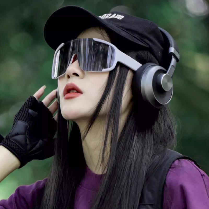 Day and night cycling glasses, outdoor sports photochromic sunglasses, wind and sand protection, mountaineering sunglasses, bicycle hiking goggles