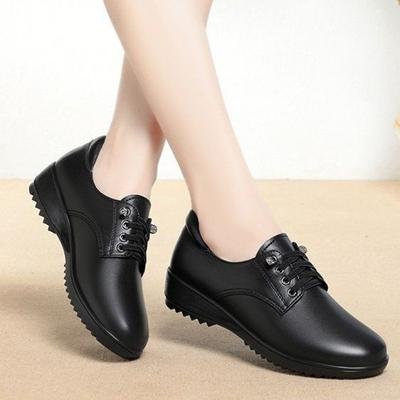 Neuer Stil Mama Schuhe Herbst Weiche Sohle Einzelne Schuhe Mittelalterliche und Ältere Flache Rutschfeste Bequeme Schuhe Damen Lederschuhe