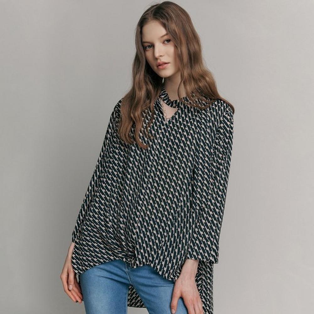 

Maxza Geometric Print Typoint Twisted Blouse Zb10qb607on blacks/FREE