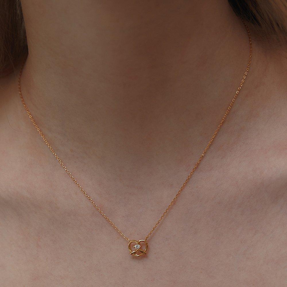 (92.5 Silver) Pretzel Heart Necklace Nz2155