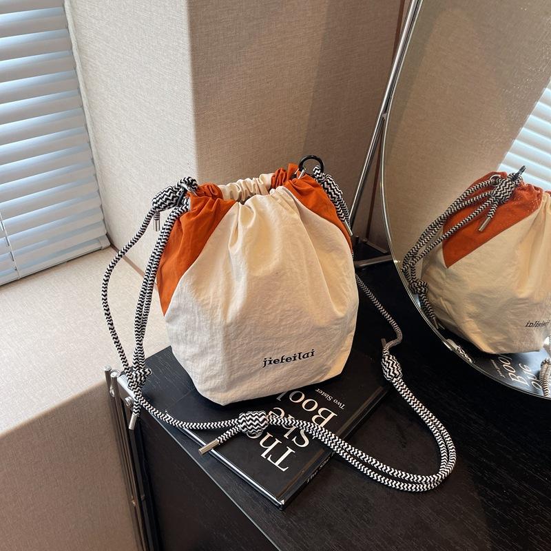 Day Camera Bag Women's Outdoor Lightweight Bundle Bag Portable Storage Bag Casual Photography Bag One Shoulder Messenger Bag