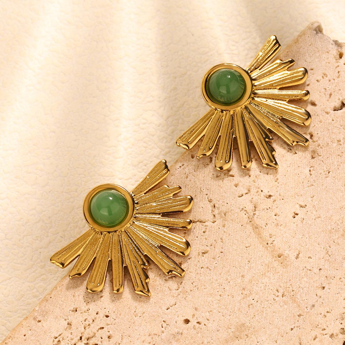 Retro fan-shaped stainless steel stud earrings, high-end gold earrings, niche design light luxury earrings