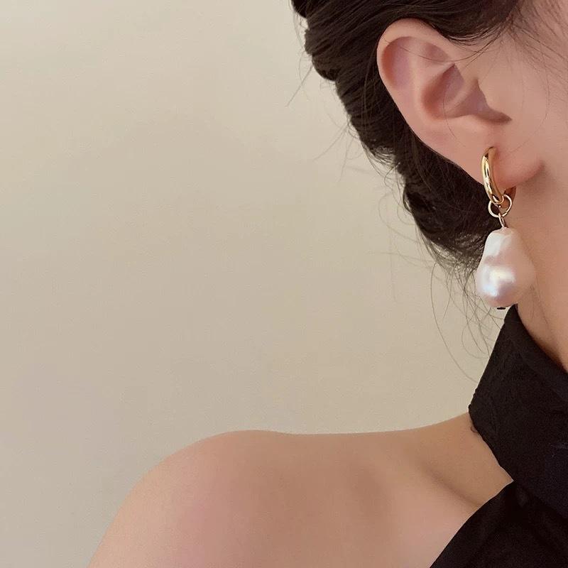 Vintage Elegance Irregular Imitation Pearl Water Drop Shape Earrings for Women New Trend Charm Jewelry Wedding Birthday Gift