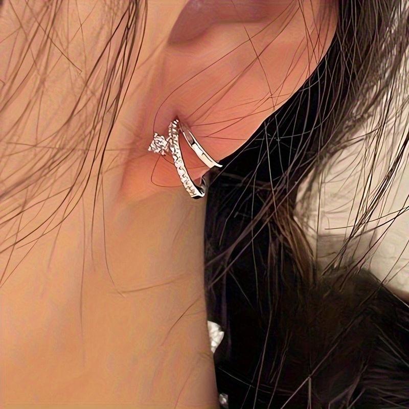 Luxurious and Elegant Double Claw Earrings, Exquisitely Designed for Birthday Gifts, Versatile Jewelry Pieces with Temperament and Earrings.