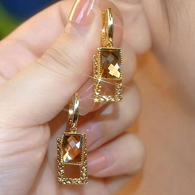 Champagne Amber Square Earrings - Fashionable and Versatile Studs for Women