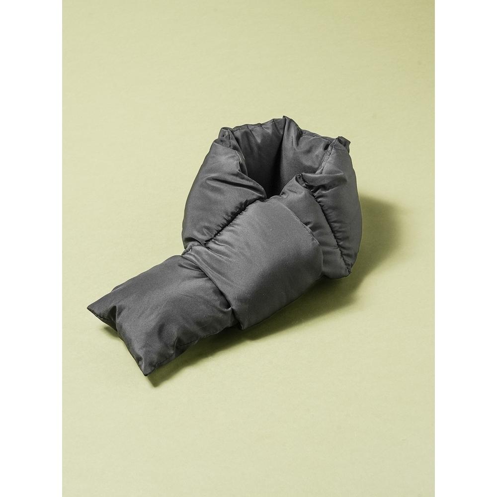 

Daiso Foldable Padded Shawl 85 X 12 Cm Black