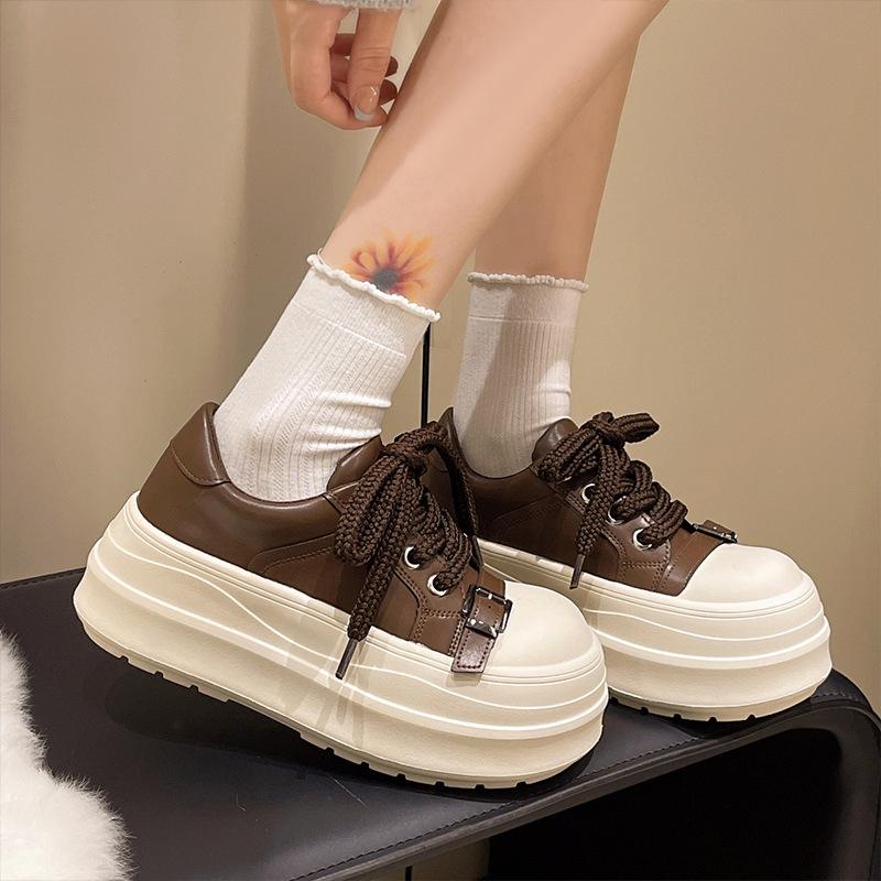 2025 Herbst neue modische Plateauschuhe mit dicker Sohle, Damenschuhe mit niedrigem Schaft, vielseitige Einzelschuhe, Schnürschuhe, Trend