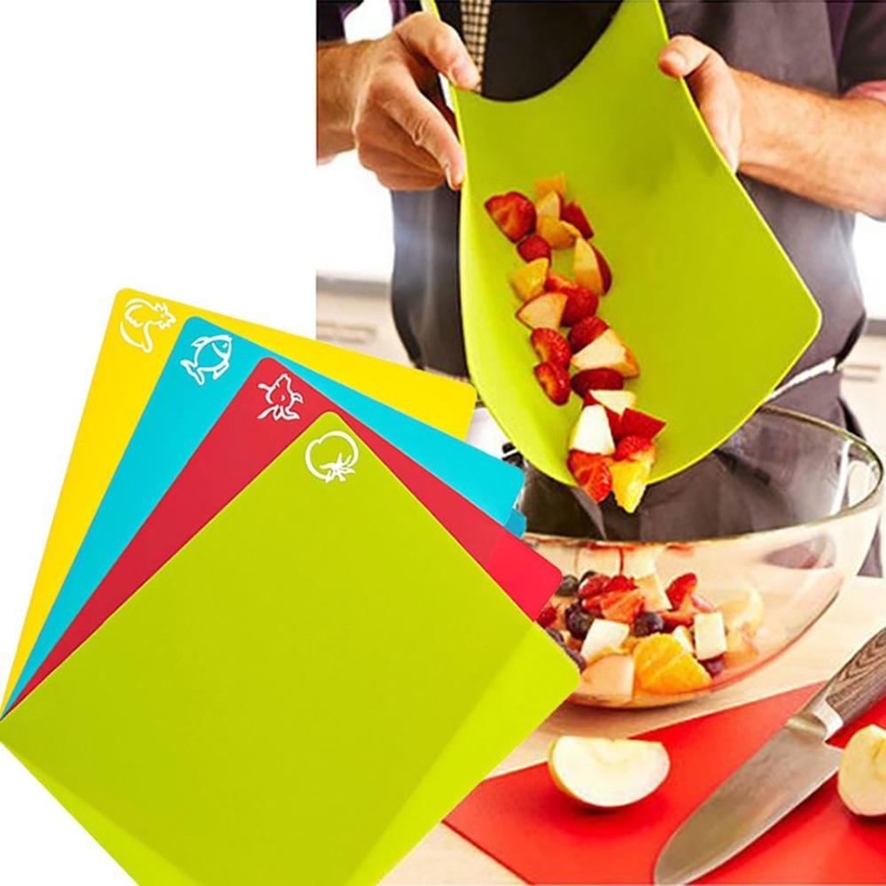 D2 Food-grade 4PCS Flexible Plastic Sticky Cutting Board Non slip Cutting Board Easy To Clean Outdoor Portable Fruit Cutting Mat