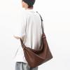 Simple, fashionable and large-capacity pu men's and women's locomotive commuter bags, new literary and versatile women's shoulder messenger bags
