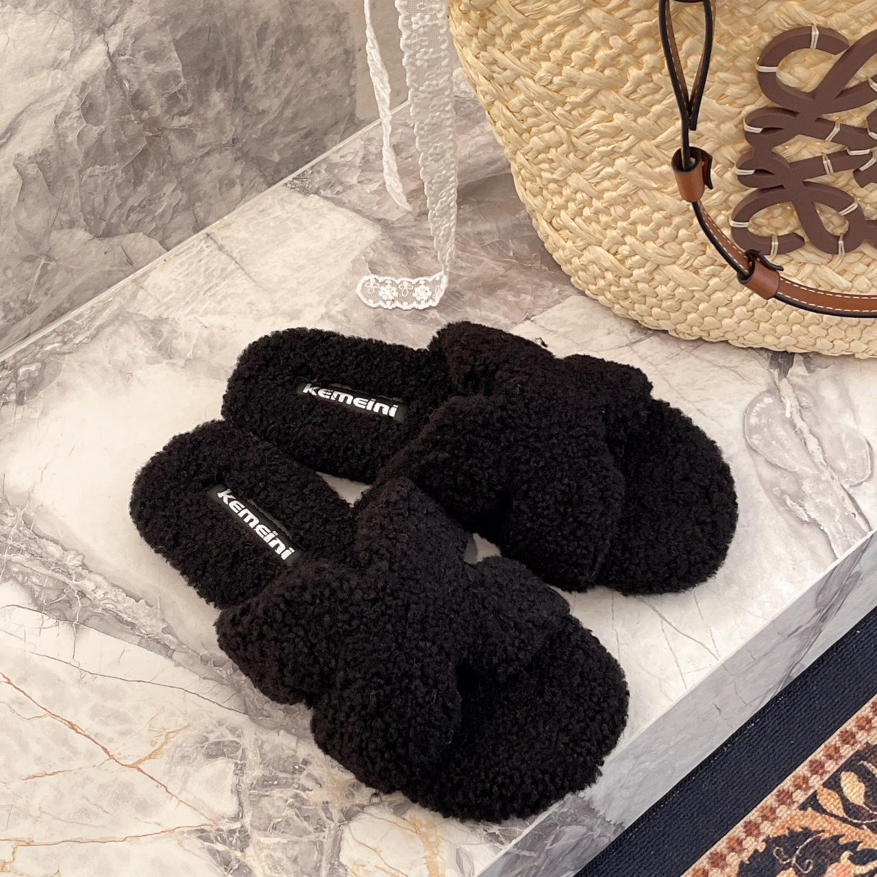 

Пушистые тапочки на плоской подошве для женской уличной обуви 2025 новый осенне-зимний толстоподошвенный домашний мягкий пушистый хлопок 35