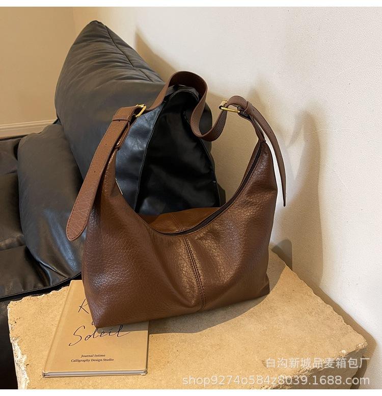 

Large capacity soft underarm big bag women 2025 new fashion versatile messenger bag retro commuter tote big bag