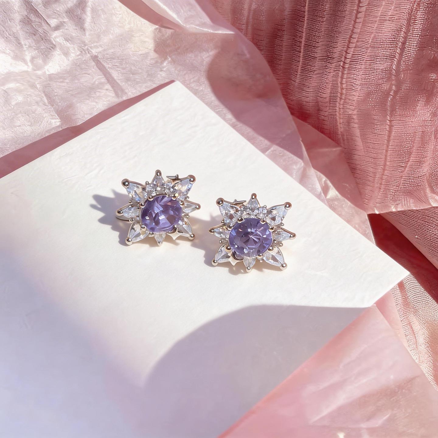 Shiny Zircon Flower Ear Clip, No Piercing Needed—Fashionable, Simple, and Exquisite Ear Cuff for Women
