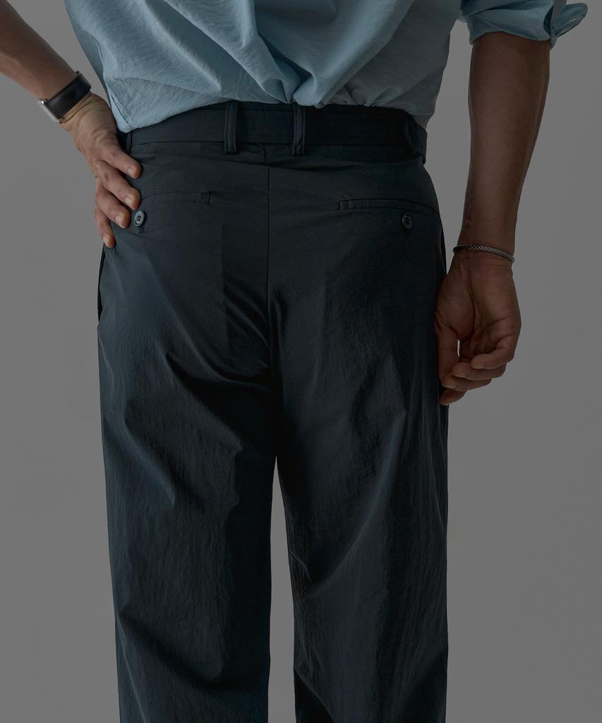 Baulopeulodeogteu Airy Belted Double-Pleat Pants [Navy]