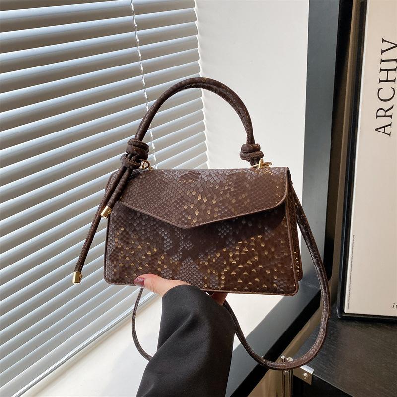 New solid color temperament simple versatile casual commuting portable messenger shoulder small square bag