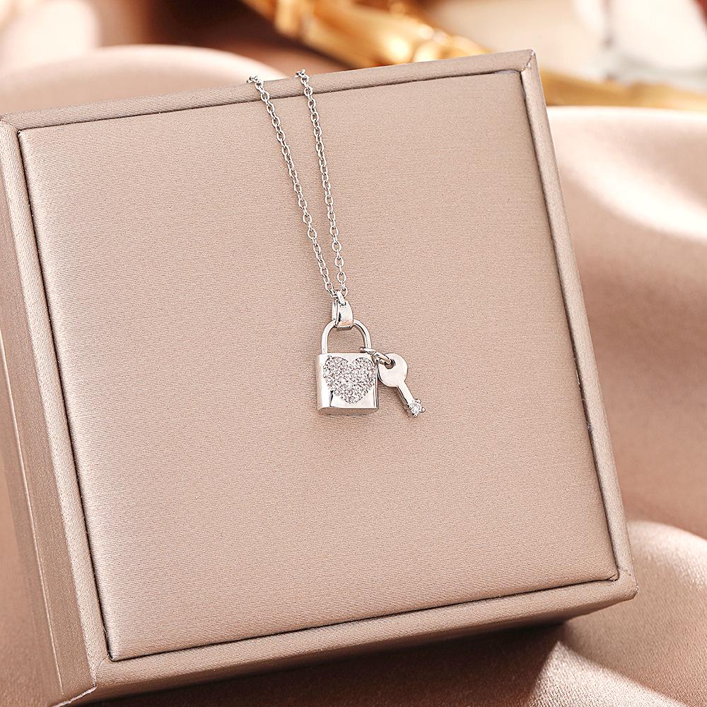 Women's Silver Titanium Steel Necklace with Micro-Inlaid Zircon - Elegant, Durable Clavicle Chain Jewelry