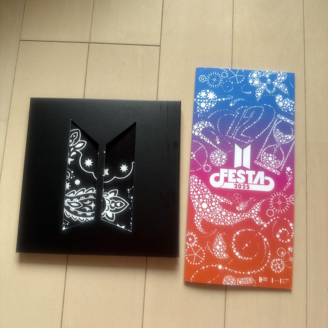 

[Б/У] BTS Festa 2025 ARMYZONE бандана + коллекционная карточка + буклет + браслет и т.д.