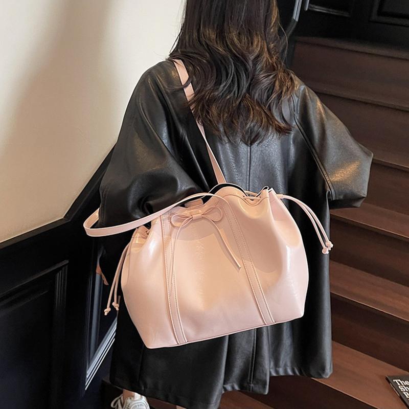 Large Capacity Women Shoulder Bag Fashion Versatile PU Leather Folded Drawstring Underarm Bag Texture Office Commuter Tote Bag CLE