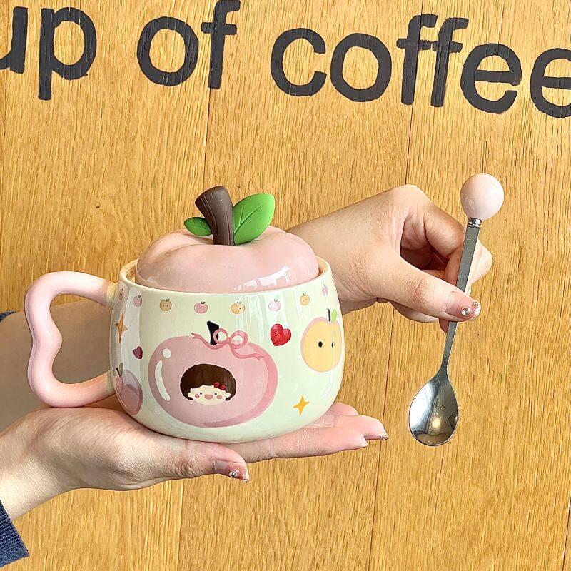 Милая керамическая кружка с крышкой  Фруктовая девушка  - Подарочный набор для девушки или лучшей подруги Default