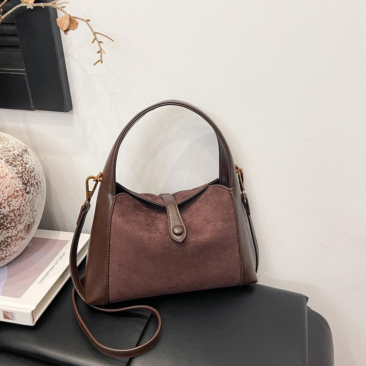 

This year s popular shoulder women s bags 2025 niche design new trends autumn and winter messenger bags commuter tote bags