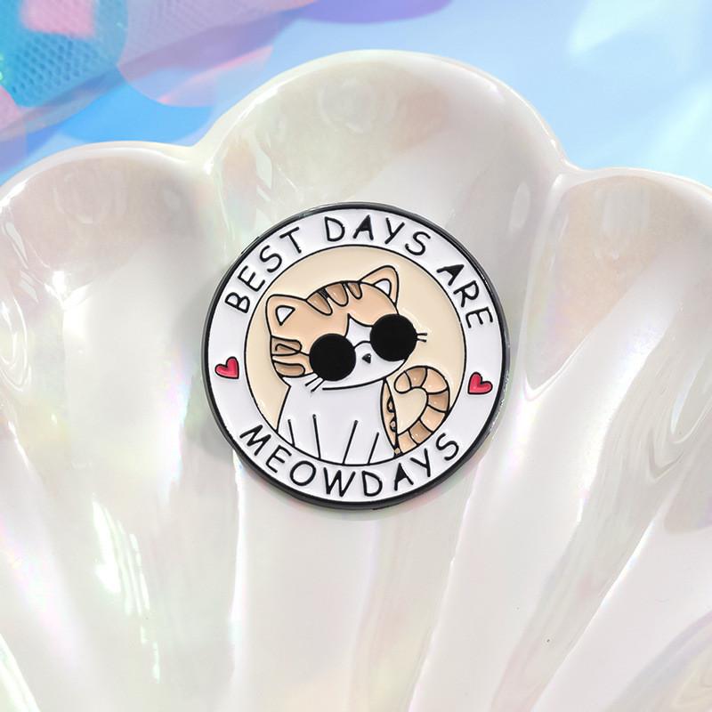 Adorable Cartoon Cat Themed Metal Brooches For Fun Fashionable Accessories For Everyone